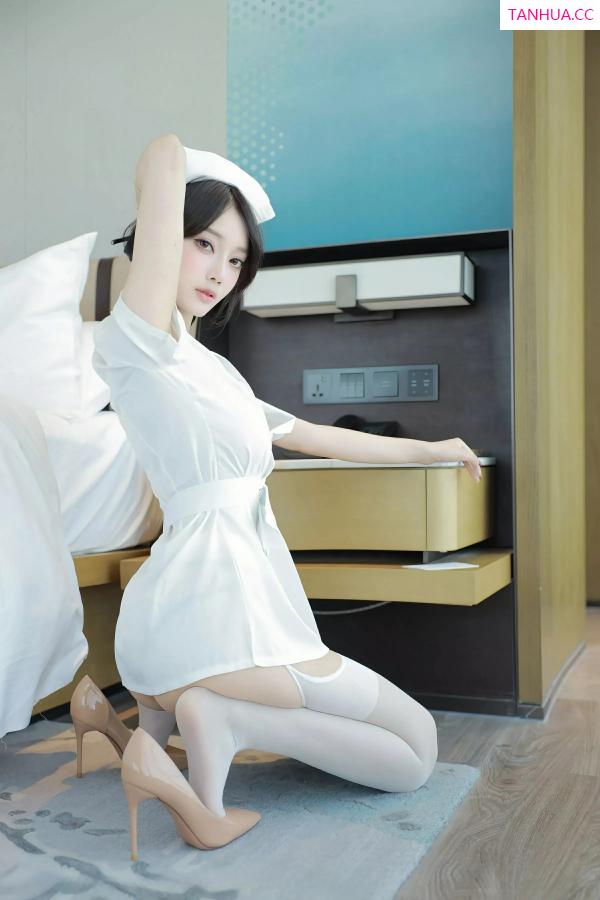 玥儿玥  [XiuRen]高清写真图 2025.07.04 No.10507 玥儿玥er 白色护士第2张图片